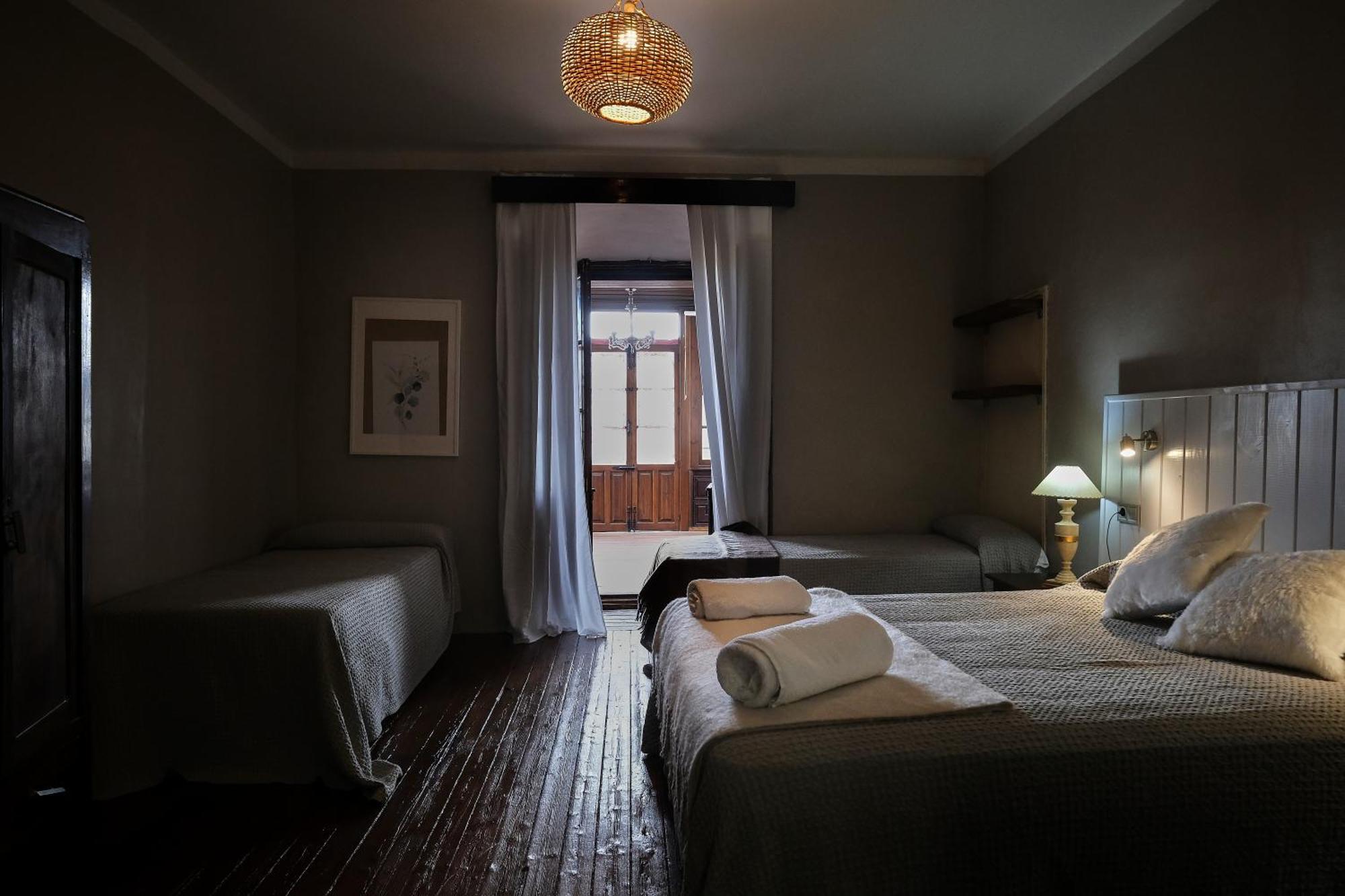 Casa Rural Palacio Conde De Aldana Con Piscina Entre Encinares Y Dehesas Terradillos Экстерьер фото